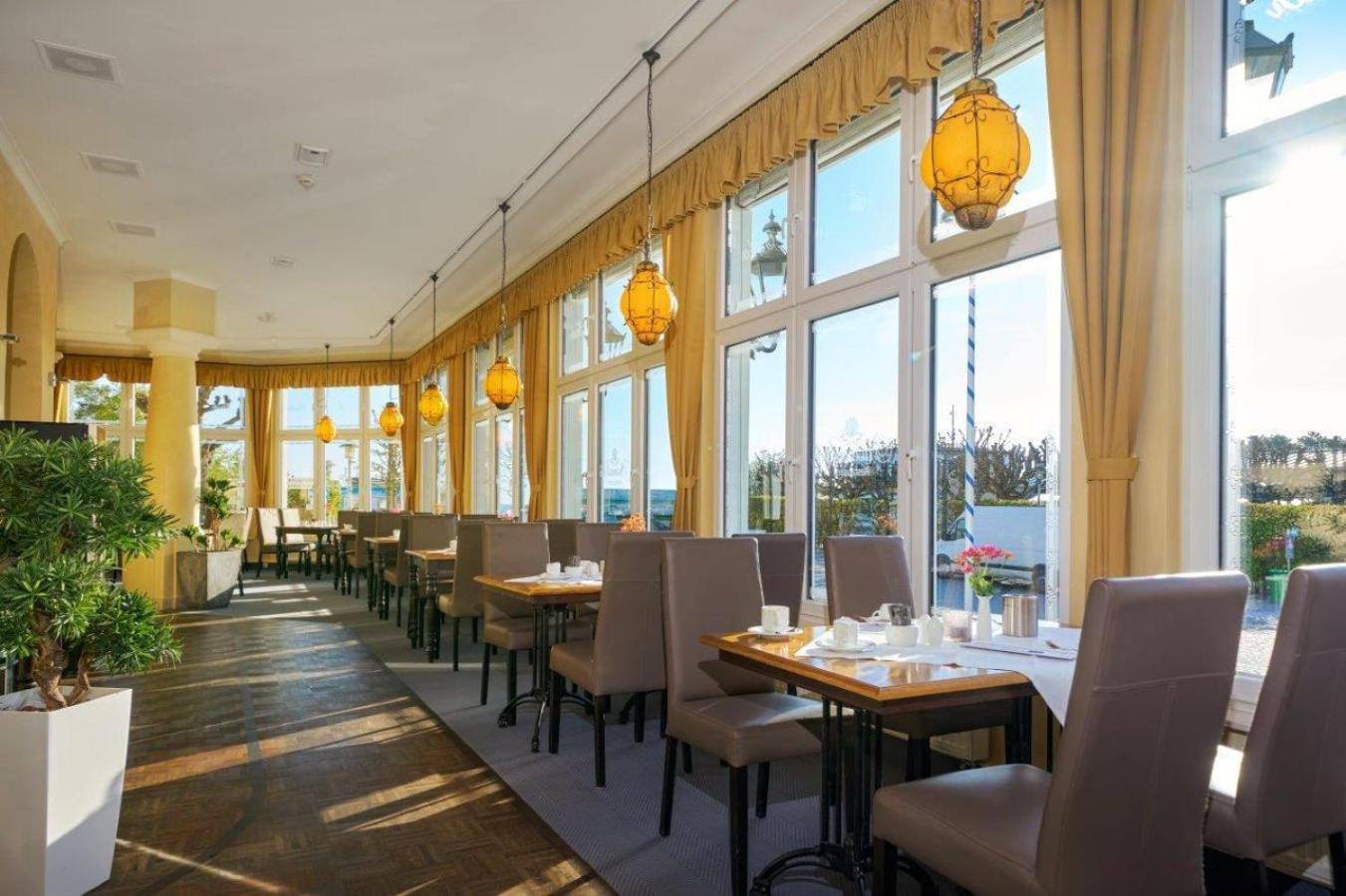 Strandhotel Prinz Von Preussen ツィノヴィッツ エクステリア 写真