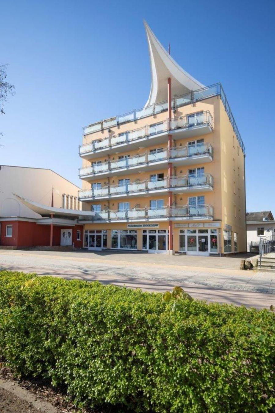 Strandhotel Prinz Von Preussen ツィノヴィッツ エクステリア 写真