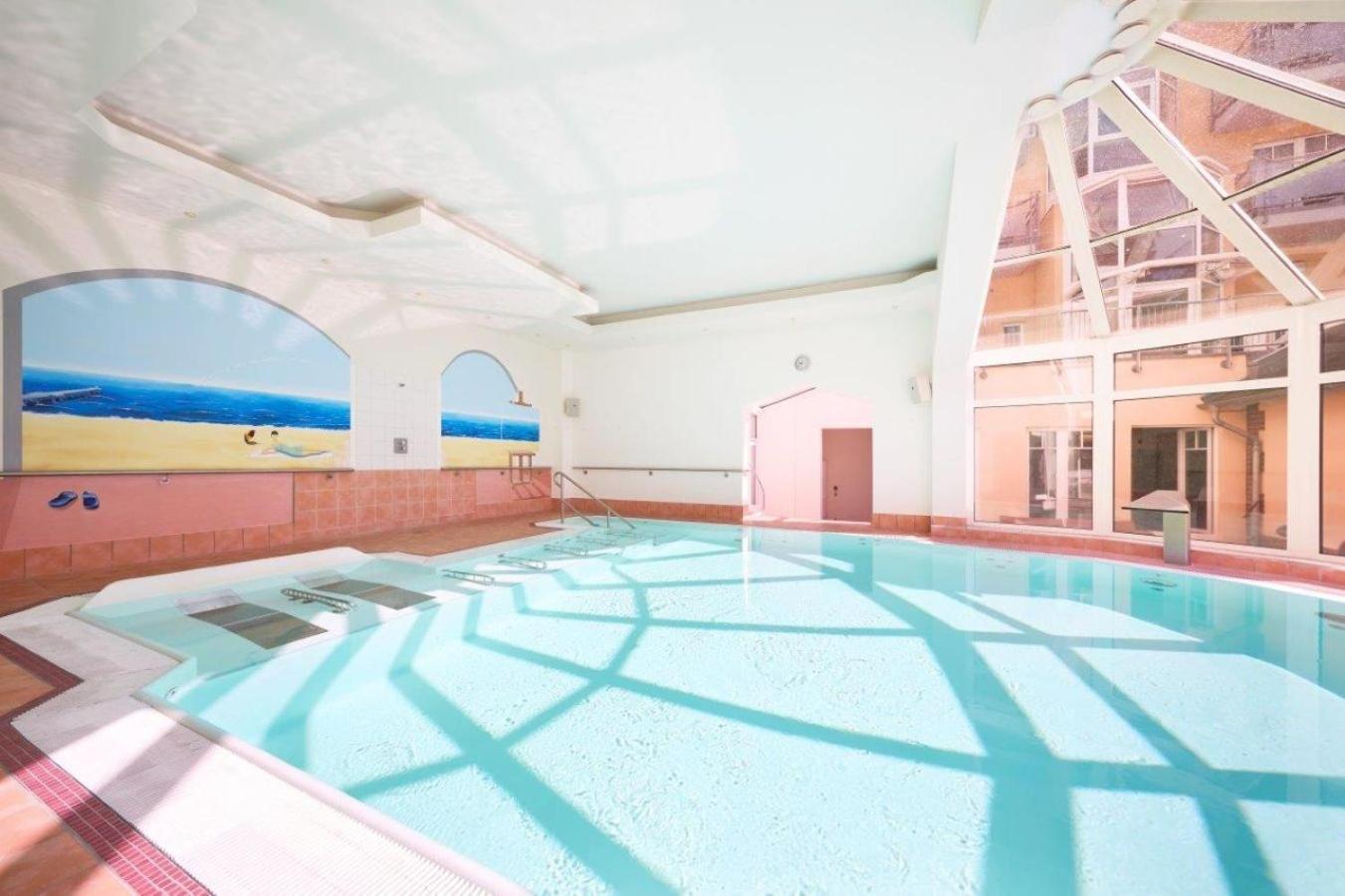 Strandhotel Prinz Von Preussen ツィノヴィッツ エクステリア 写真