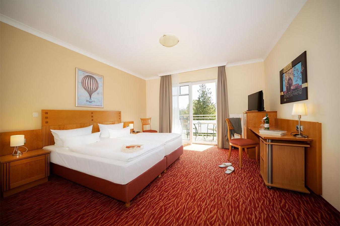 Strandhotel Prinz Von Preussen ツィノヴィッツ エクステリア 写真